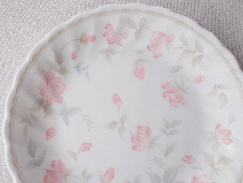 ピンクバラの花柄がとても美しいウェーブ中皿16.5cm - 昭和レトロな食器 趣味の陶器の店【たんぽぽ陶器店】