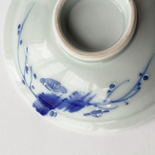 蓋ファン】蓋付き丼の【蓋だけ】染付白一珍梅の花枝図 - たんぽぽ