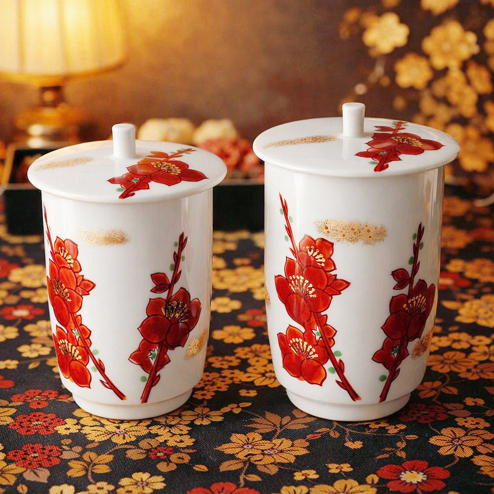 Koyo china/金と赤い梅花枝図柄の素敵な模様の蓋付行儀湯呑み