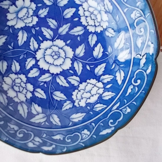 昭和レトロな中鉢食器/牡丹・芍薬の花柄の青いお皿/平中鉢 - 昭和