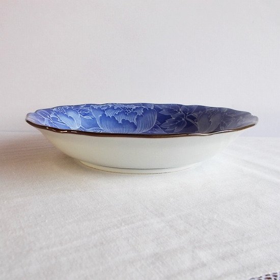 和カフェにも♪藍色ローケツ牡丹総花柄深み平皿19.5cm - たんぽぽ|昭和