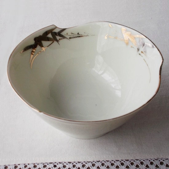 昭和レトロ食器/レトロモダンアイボリー変形金笹の葉柄中ぢよく中鉢