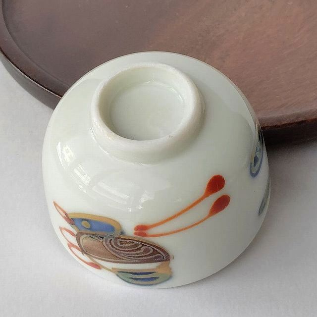 打ち出の小づちと小判の柄が可愛らしい素敵な昔の小さな湯呑みyu-01