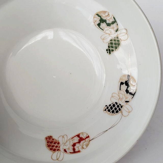 赤黒緑の3色のヒョウタン柄が美しい三段型の可愛らしい中鉢