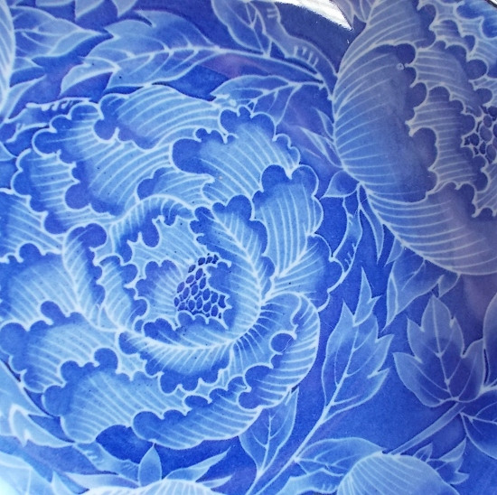 和カフェにも♪藍色ローケツ牡丹総花柄深み平皿19.5cm - たんぽぽ|昭和