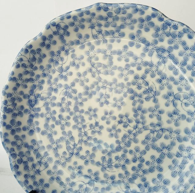 水色総柄小さな梅花散らし柄の大皿φ24.6cm - たんぽぽ|昭和レトロ食器