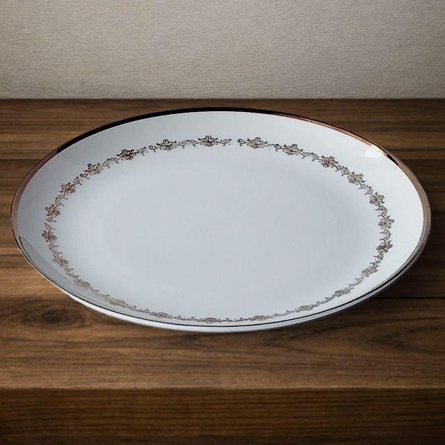 昭和レトロな洋食屋さん♪白い金線唐草アラベスク模様ディナー皿23.5cm