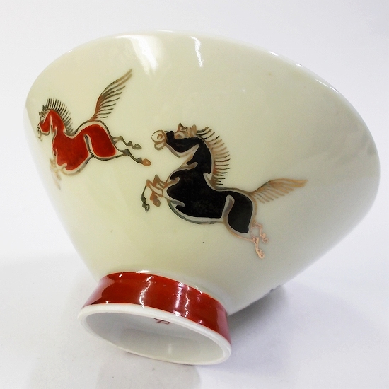 2026年干支【馬】馬図柄赤高台レトロ中平茶碗 - たんぽぽ | 昭和レトロ