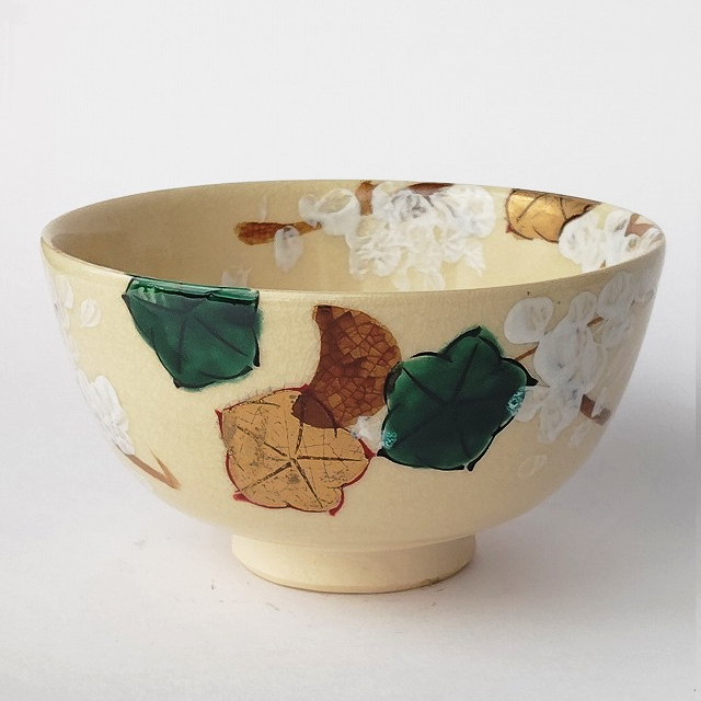 白い花びらが可愛い花枝図柄の抹茶茶碗/昭和平成レトロ茶道具②