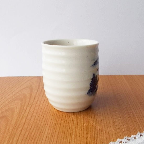山水絵ろくろめアイボリー長湯呑み - たんぽぽ|昭和レトロ食器・趣味の陶器