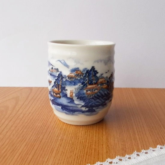 山水絵ろくろめアイボリー長湯呑み - たんぽぽ|昭和レトロ食器・趣味の陶器