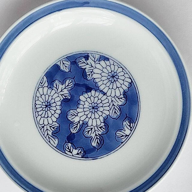 鍋島焼　藍鍋島　染付菊花文　五寸皿　時代箱　V　R8086 鍋島染付菊花文様/有田焼ホームセットシリーズ】寿司皿φ15.5cm