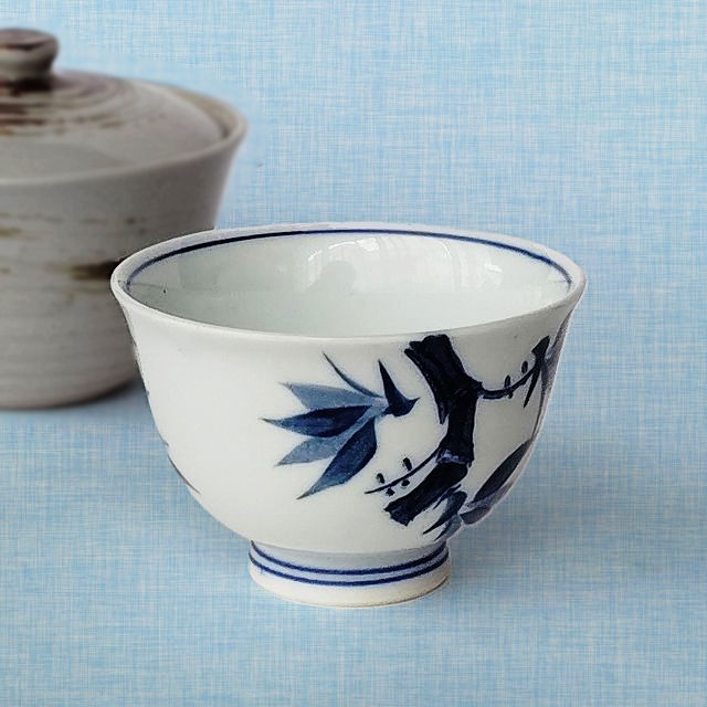 有田焼/玉露煎茶小さ目朝顔形の染付竹林柄湯呑み - たんぽぽ|昭和