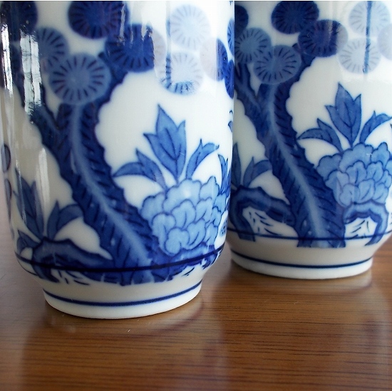 昭和レトロな湯呑み/藍色唐子柄の長湯呑み - たんぽぽ|昭和レトロ食器