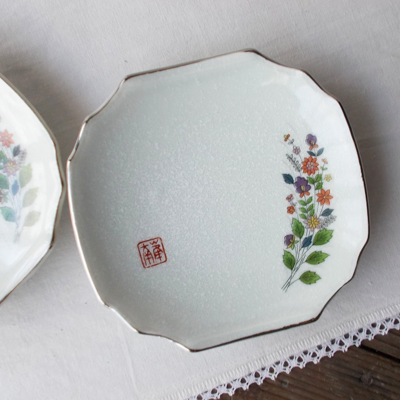 昭和レトロ食器/隅切り四角変形可愛い花柄の小皿 - たんぽぽ