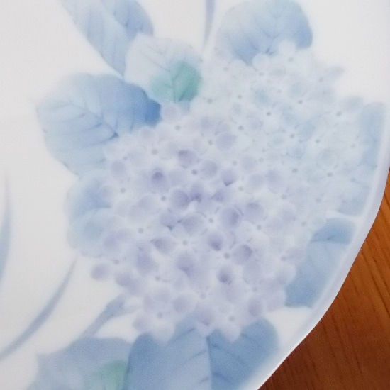 白磁紫あじさい花柄3.5寸11.8cm小皿/昭和のロングランシリーズ