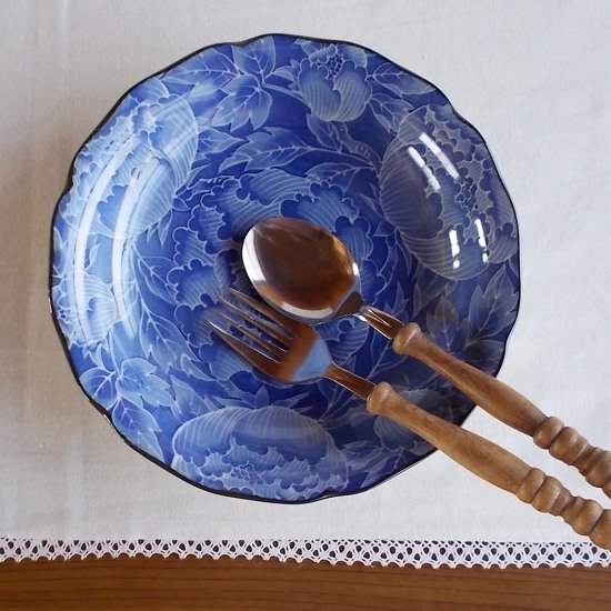 和カフェにも♪藍色ローケツ牡丹総花柄深み平皿19.5cm - たんぽぽ|昭和