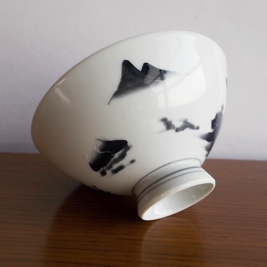 昭和レトロ 骨董オバＱ茶碗 有田印 墨絵染付一珍山水柄アンティークお茶碗【有田焼】 - たんぽぽ|昭和