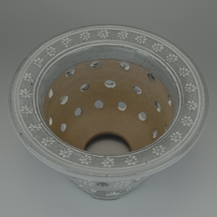 ①三橋俊治作 欅窯 丸穴透かし象嵌富貴蘭鉢 | TOKYO酒田