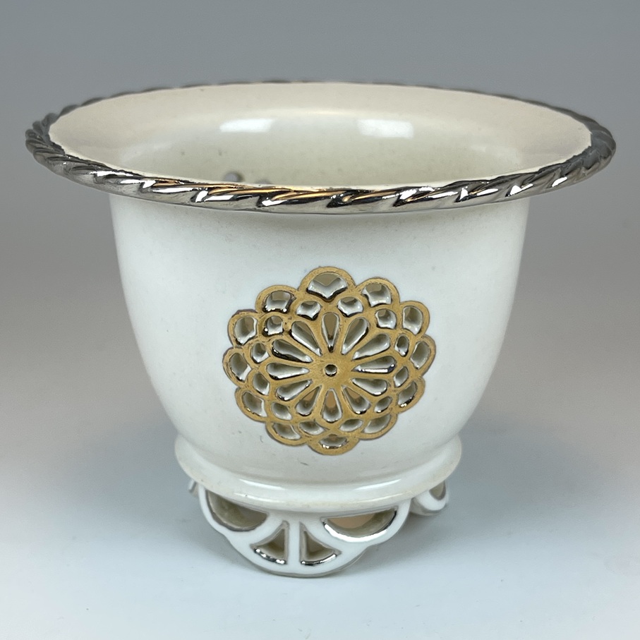 富貴蘭透かし鉢 透かし彫り・友山 絵付け・花扇 総合監修・武蔵天山