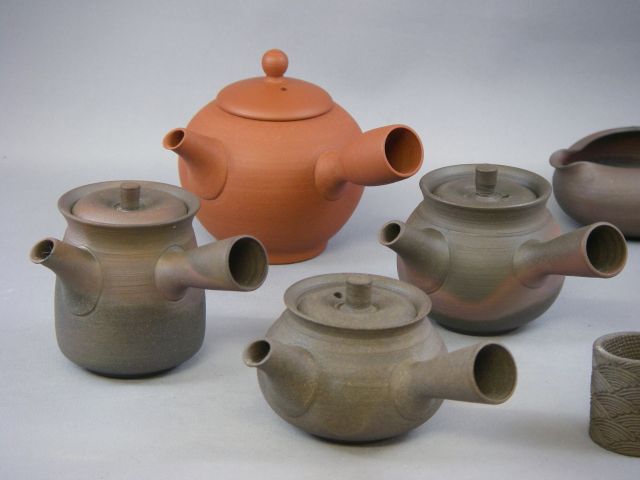 常滑焼　甚秋作　急須 常滑焼 美しい花柄の手作り急須 甚秋陶苑(伊藤成二)作 新品・未