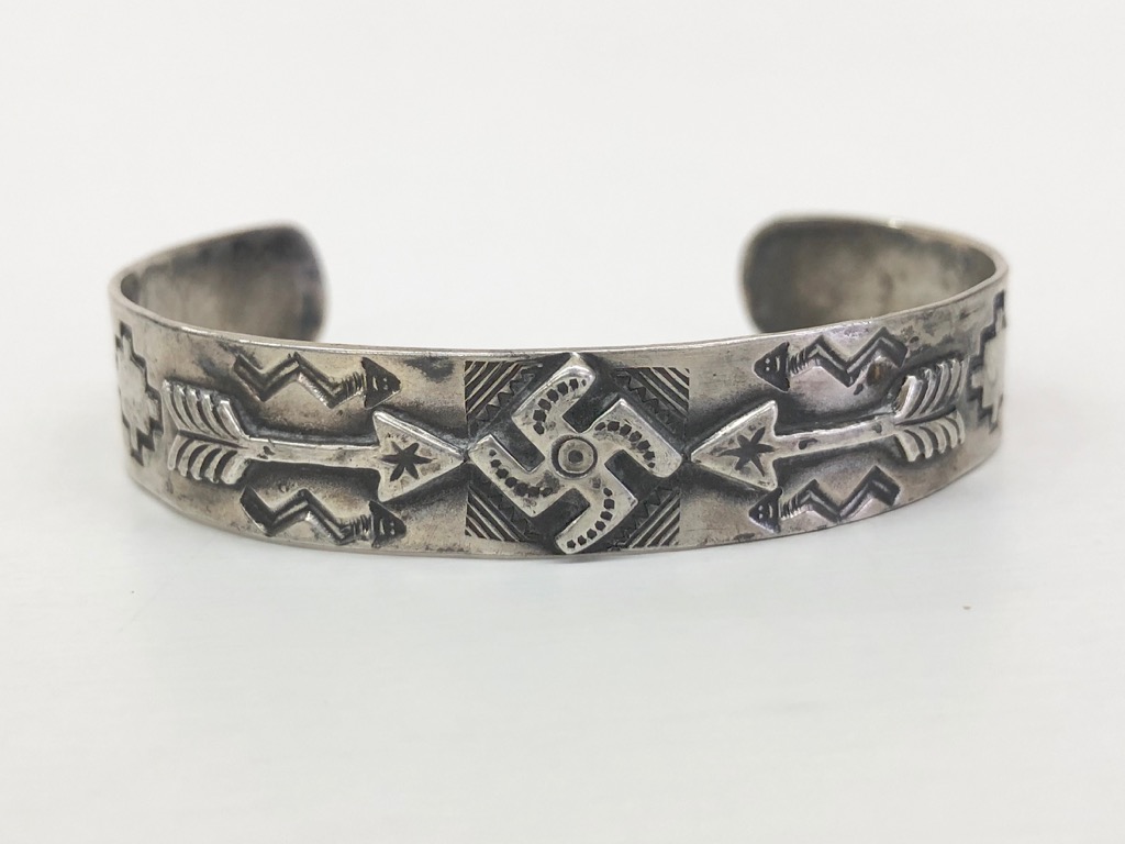 30s NAVAJO. WHIRLING LOG×ARROW. SILVER BRACELET. | 古着屋【True  vintage】ヴィンテージ古着の通販ショップ