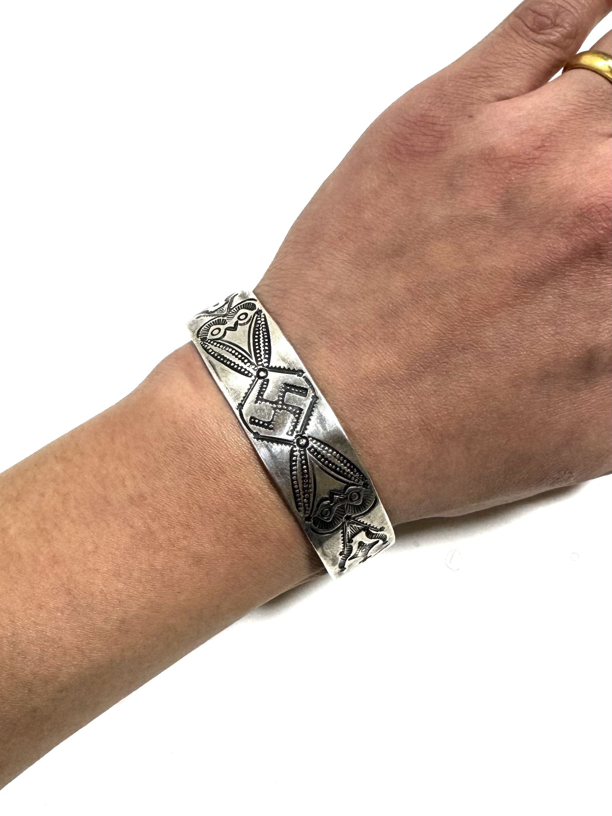 10s NAVAJO INDIAN HEADS TERMINAL SILVER BANGLE. | 古着屋【True