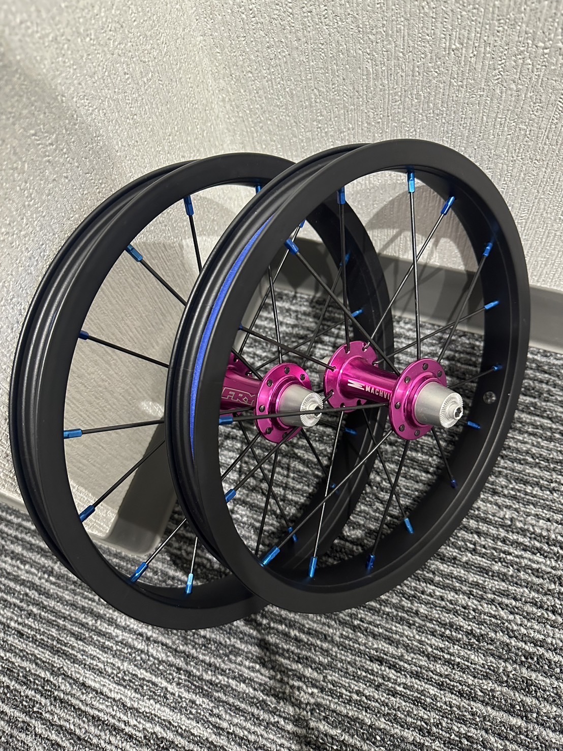 マッハビットFRY ストライダー　ランバイク マッハビットFRY ストライダーランバイク