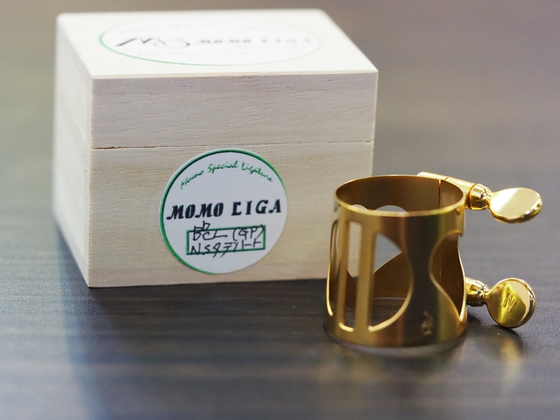 新品】MOMOLIGA クラリネットリガチャー | 管楽器専門店ウィンズ