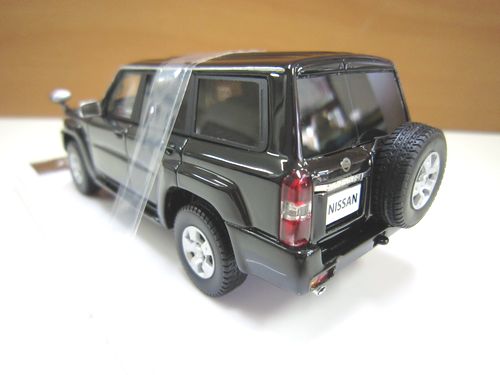 日産サファリ・グランロード・リミテッド ブラック 新品 1/43