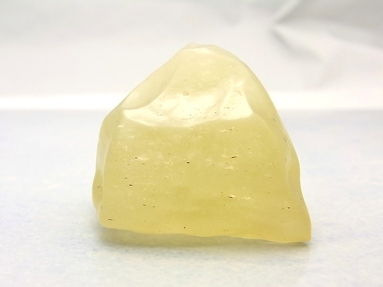 リビアンデザートグラス原石／95g | モルダバイト通販専門店 《Zelena