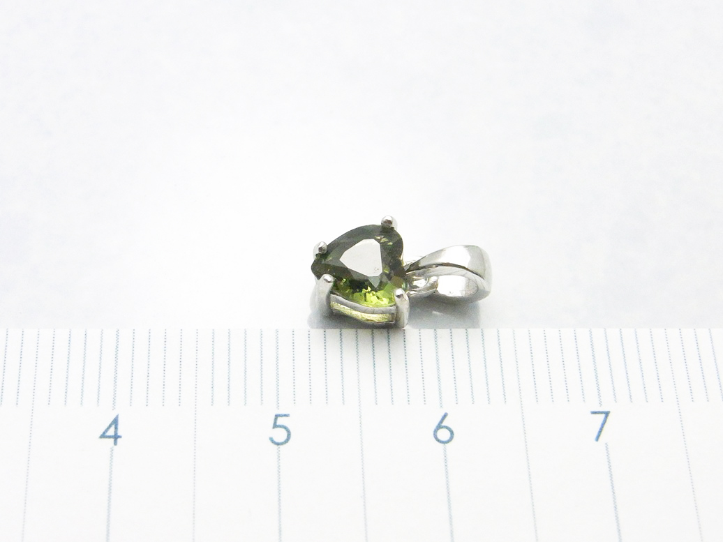 ペンダントトップ／ハートカット6mm② | モルダバイト通販専門店