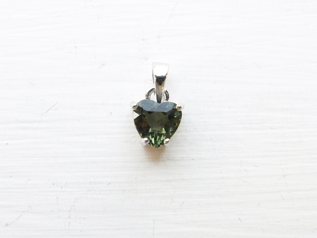 ペンダントトップ／ハートカット6mm② | モルダバイト通販専門店